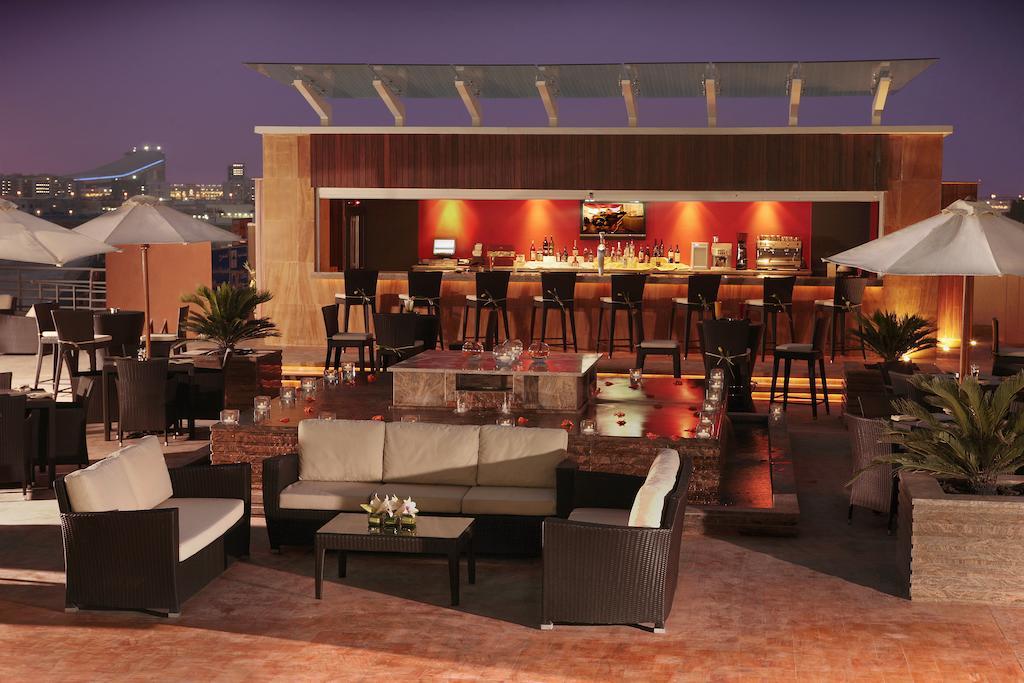 媒体路特娜酒店 迪拜 餐厅 照片